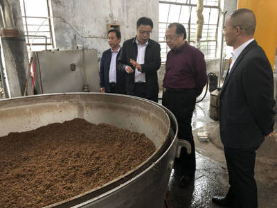 毛体书法家周鹏飞调研林河酒厂 题辞“香飘万里醉宋都"